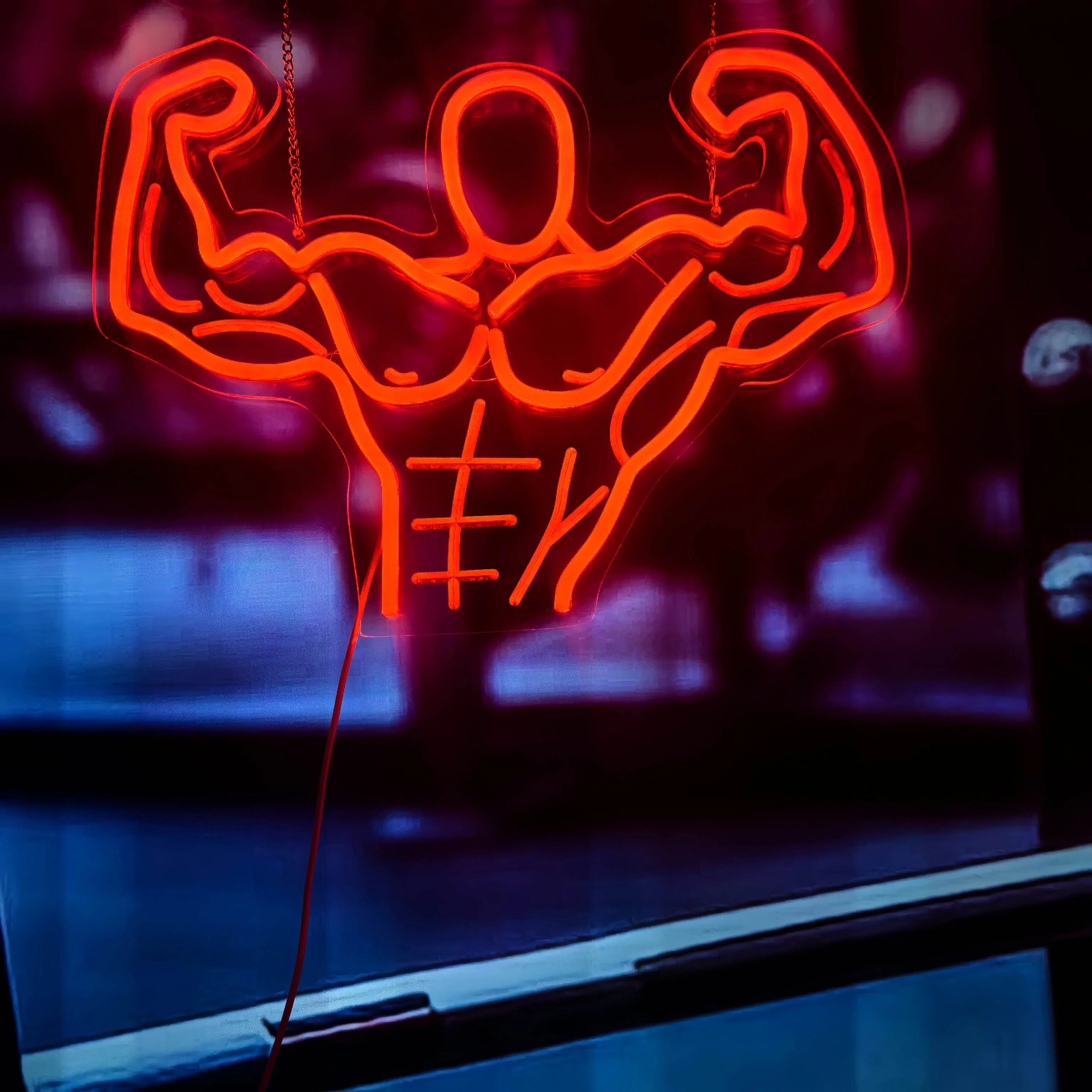 フィットネスウォーリアー LEDネオンサイン 強靭な筋肉 U - Sports Equipment Store のレビューと価格