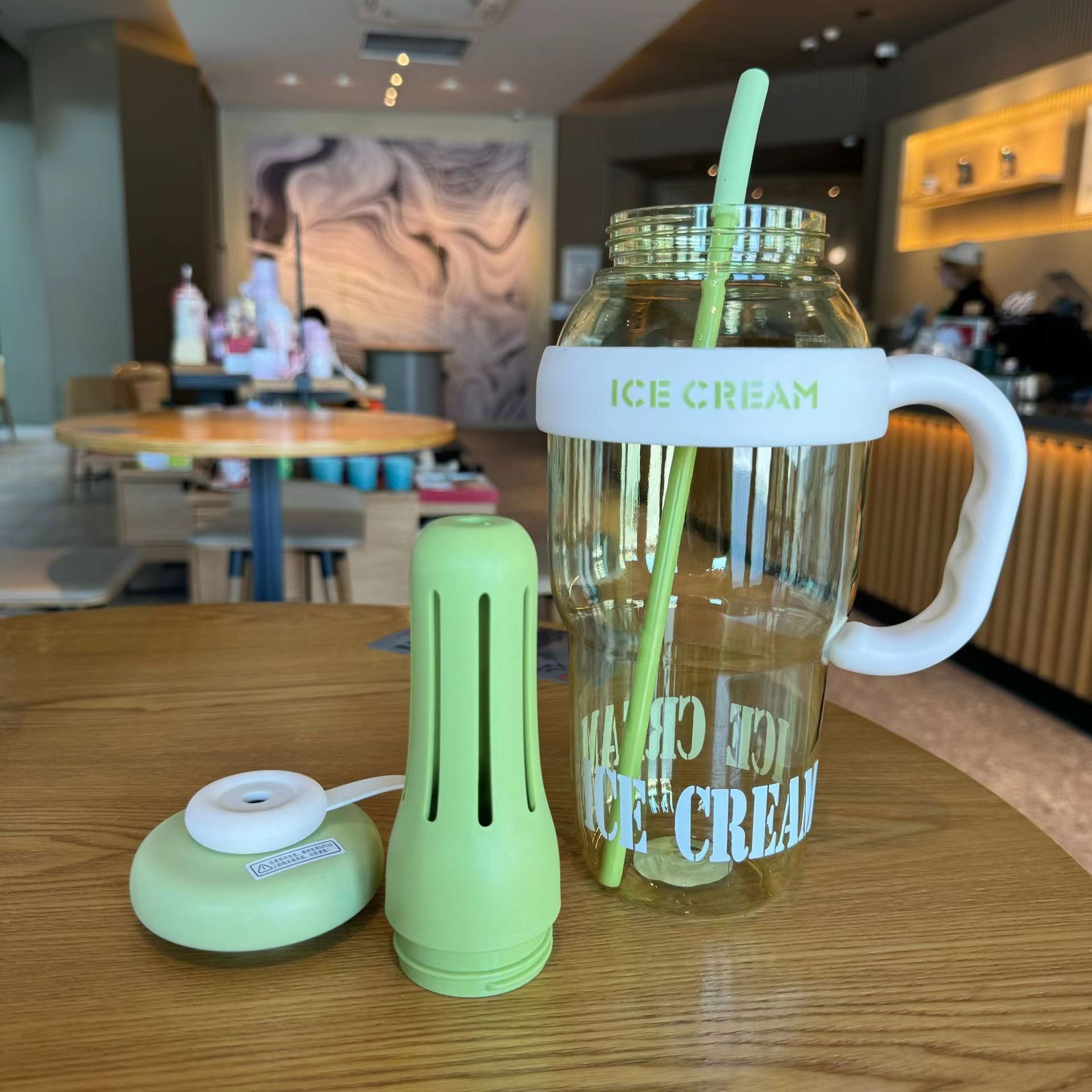 1100/1300ml 可愛い水筒 ハンドルとストロー付き  - Sports Equipment 5 Years Old のレビューと価格